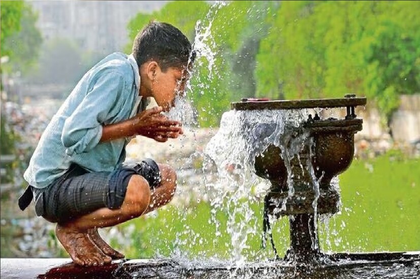IMD Heatwave Alert: তাপপ্রবাহের সময় উচ্চতর তাপমাত্রা উল্লেখযোগ্য ঝুঁকি তৈরি করবে। বিশেষ করে বৃদ্ধ, শিশু এবং কো-মর্বিডিটি থাকা মানুষদের জন্য বিপদের হতে পারে। হিটস্ট্রোক নিয়ে সতর্ক থাকার বার্তা জারি করেছে আইএমডি।