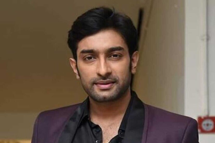 আসলে জিতুর এই ছবি দেখে সকলে আঁতকে উঠলেও এটা তেমন বিশেষ কিছু নয়, বরং এটি একটি থেরাপি,যার নাম হল কাপিং থেরাপি৷ নিজের এই কাপ থেরাপির ছবি শেয়ার করে শোরগোল ফেলে দিয়েছেন অভিনেতা৷ 