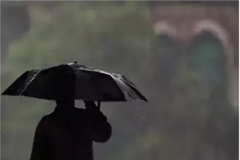 আজও ঘন কুয়াশা সতর্কতা বীরভূম, মুর্শিদাবাদ-সহ সংলগ্ন এলাকায়। হালকা থেকে মাঝারি কুয়াশা রাজ্যের বাকি জেলাতে। সকালে কুয়াশা থাকলেও বেলায় পরিষ্কার আকাশ কোথাও আংশিক মেঘলা আকাশ। আজ বেলার দিক থেকে পূবালী হাওয়ার দাপট বাড়বে কমবে, উত্তরে হাওয়ার পরিমাণ।