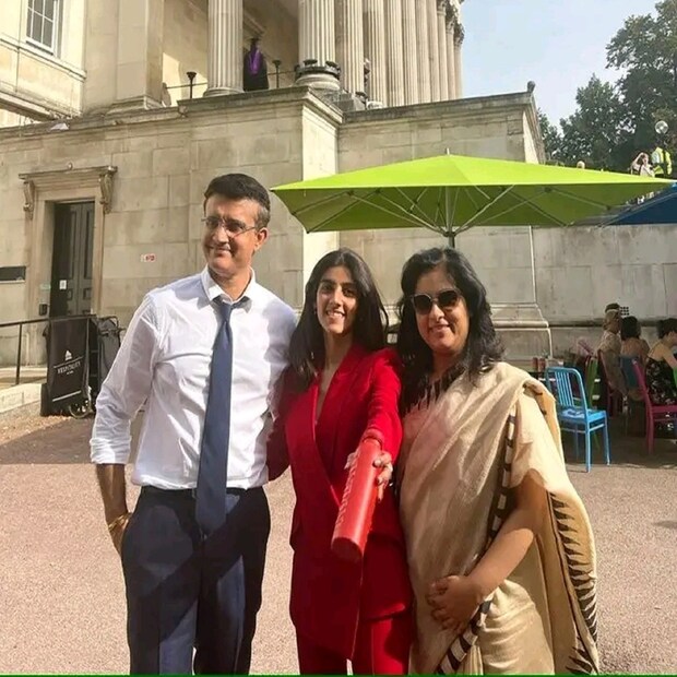 যেমন এবার পুজোয় ডোনার অনুষ্ঠানে সংযোজন হবে রবীন্দ্রনাথের তাসের দেশ। এছাড়া থাকবে মহিষাসুরমর্দিনী। 