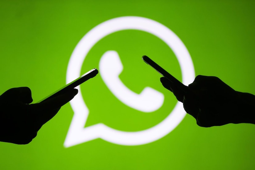  WhatsApp-এ ব্লক করলে আপনার পাঠানো মেসেজ আর ডেলিভার হবে না। পাশে একটা টিক দেখা যাবে।