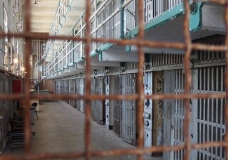 জেলবন্দিদের সাক্ষরতার বিষয়ে এদিন বিধানসভায় তথ্য পেশ
জেলবন্দিদের সাক্ষরতার বিষয়ে এদিন বিধানসভায় তথ্য পেশ