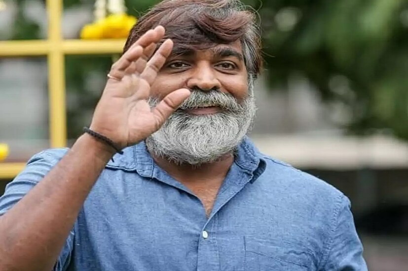 সেই প্রসঙ্গে লিখেছেন, “সদ্য মুক্তি পাওয়া ‘মেরি ক্রিসমাস’-এ আরও একটু গতি আনা যেতে পারত। এমনকী খানিক কাটছাঁট করা হলে আরও ভাল প্রভাব তৈরি হতে পারত… সেই সঙ্গে এই ছবিটি পুরোপুরি মুখের শক্তিশালী কথার উপর নির্ভরশীল।”