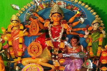 নবখন্ড গ্রামের দেবী প্রতিমা।