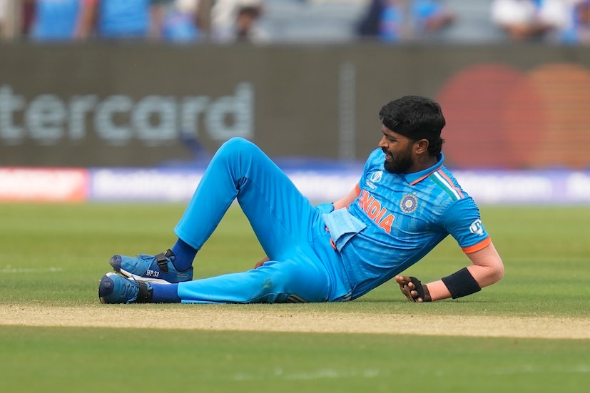 প্রথমে হার্দিকের চোট হাল্কা মনে করা হলেও পরে জানা যায় চোট গুরুতর। গ্রেড ওয়ান লিগামেন্ট ছিঁড়েছে তারকা ক্রিকেটারের। মাঝে হার্দিককে এনএসিএ-তে বোলিং অনুশীলন করানো হয়। তখনও ব্যথা অনুভব করেন তিনি। ৩ বলের বেশি বোলিং করেননি।