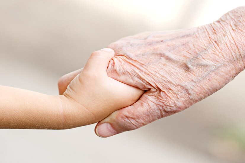 Parkinson's disease Symptoms: এই রোগের লক্ষণ এতটাই সূক্ষ্ম যে প্রাথমিক পর্যায় ধরা পড়ে না। বেশ কয়েক সপ্তাহ অথবা মাস কেটে যাওয়ার পর এই রোগটি ধরা পড়ে। ততদিনে লক্ষণের তীব্রতাও বৃদ্ধি পায়। 