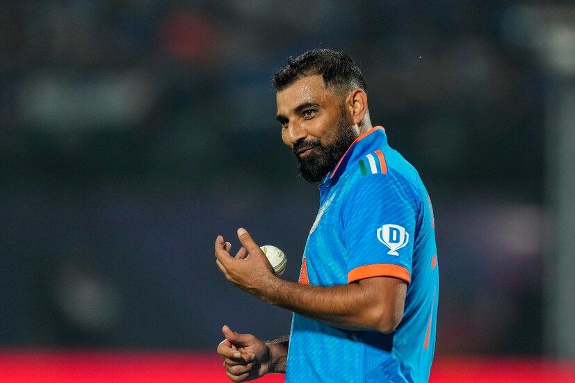শামি আরও বলেন, একমাত্র ঋদ্ধিমান সাহা সারাক্ষণ আমার সঙ্গে বাংলায় কথা বলে। ও কখনও হিন্দিতে আমার সঙ্গে কথা বলে না। 