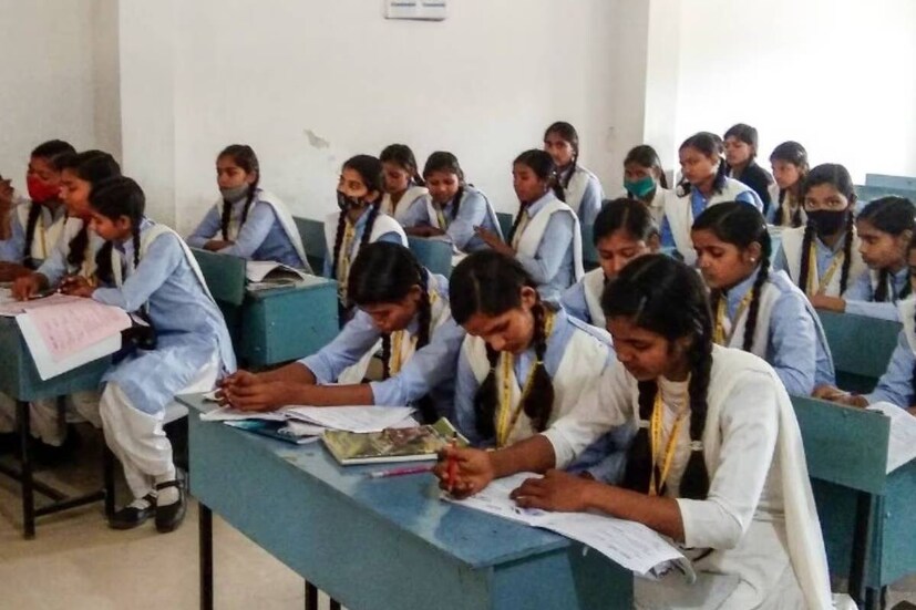 পাবলিক সার্ভিস কমিশন নিয়োগ করবে রাজ্যের সরকারি স্কুলগুলোতে প্রধান শিক্ষক-প্রধান শিক্ষিকা। মোট ৪০টি শূন্যপদ-এর তালিকা প্রকাশ করল পাবলিক সার্ভিস কমিশন। (প্রতীকী ছবি)