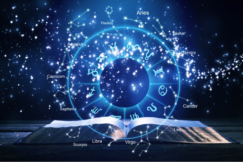 Surya Gochar-Lucky Zodiacs: ধনু- পারিবারিক সমস্যার সমাধান হবে। অফিসের বাধা দূর হবে। আর্থিক লাভের সম্ভাবনা রয়েছে। দেবী লক্ষ্মীর পূজা করুন। আপনার শুভ রং হলুদ এবং শুভ সংখ্যা ৯।