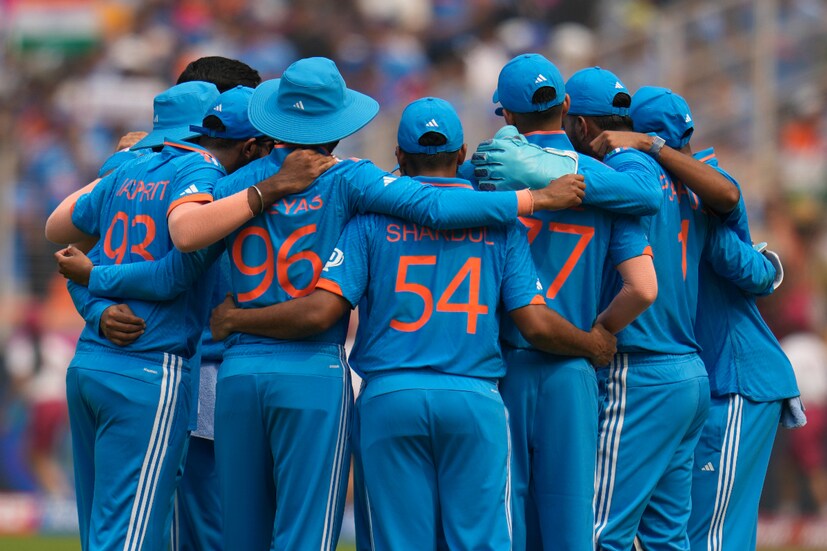 এছাড়া ২০১৫ সাল থেকে এমনিতেও ওডিআই ও টি-২০ কোনও আইসিসি বিশ্বকাপে সেমি ফাইনালের বাধা টপকাতে পারেনি ভারতীয় দল। তবে এসব নিয়ে ভাবতে নারাজ টিম ইন্ডিয়া। ঘরের মাঠে তৃতীয়বার বিশ্বজয় লক্ষ্য তাদের।