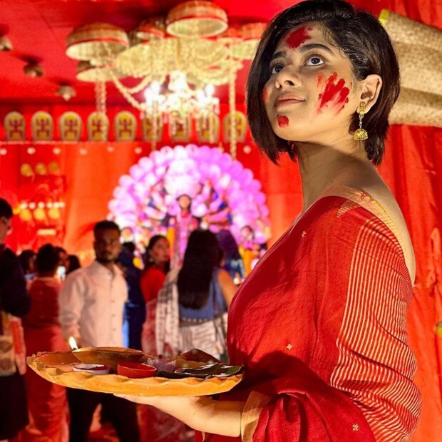 এবার নায়িকা নিজ মুখেই জানিয়ে দিলেন, আগের জল্পনাগুলি একেবারে ভিত্তিহীন। এতদিনে সত্যি সত্যি প্রেম করছেন বলে দাবি তাঁর। তাই আরও প্রায় তিন মাসের অপেক্ষার পর ‘খুকু’র ‘খোকা’র পরিচয় প্রকাশ্যে আসবে।