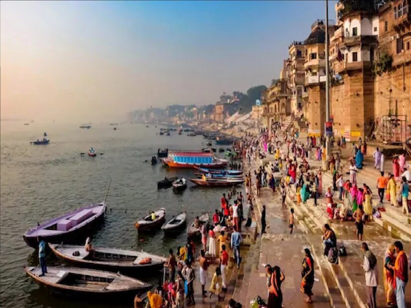 ৩০০০ বছরেরও বেশি পুরানো বলে মনে করা হয় এই শহর। বারাণসীর কাছে সারনাথেই গৌতম বুদ্ধ প্রথম বৌদ্ধধর্ম প্রবর্তন করেছিলেন।
