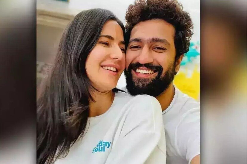অবশেষে সেই গুঞ্জন নিয়ে কথা বললেন ভিকি কৌশল। তাঁকে ক্যাটরিনার গর্ভাবতী হওয়ার গুঞ্জন নিয়ে প্রশ্ন করা হলে তিনি বলেন, ‘‘এখন কোনও গুড নিউজ নেই। যখন আসবে তখন আমরা আপনাদের জানাব। ততদিন পর্যন্ত ব্যাড নিউজ উপভোগ করুন।’’