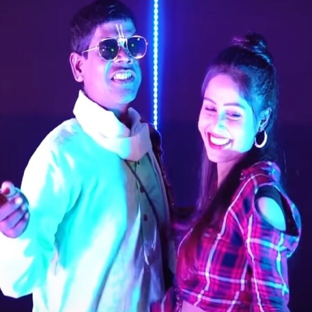ভুবন বাদ্যকার জানিয়েছিলেন. গোপাল নামের এক ব্যক্তি তাঁকে ঠকিয়েছেন। সেই ব্যক্তি তাঁকে তিন লাখ দিয়ে বলেন, কাঁচা বাদাম গানটি তিনি তাঁর চ্যানেলে চালাবেন। ভুবন বাদ্যকার টাকা নিয়ে কয়েকটি কাগজে সই করেন। পরে জানতে পারেন, তিন লাখ টাকা দিয়ে ওই ব্যক্তি তাঁর গানের কপিরাইট কিনে নিয়েছে।