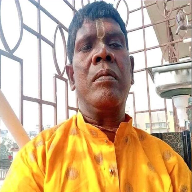 একসময় সেলেব্রিটি হয়ে যাওয়া ভুবন বাদ্যকার এখন লোকচক্ষুর আড়ালে আর্থিক কষ্টে দিন কাটাচ্ছেন। তিনি জানিয়েছেন, এখন তাঁর কোনও রোজগার নেই। 