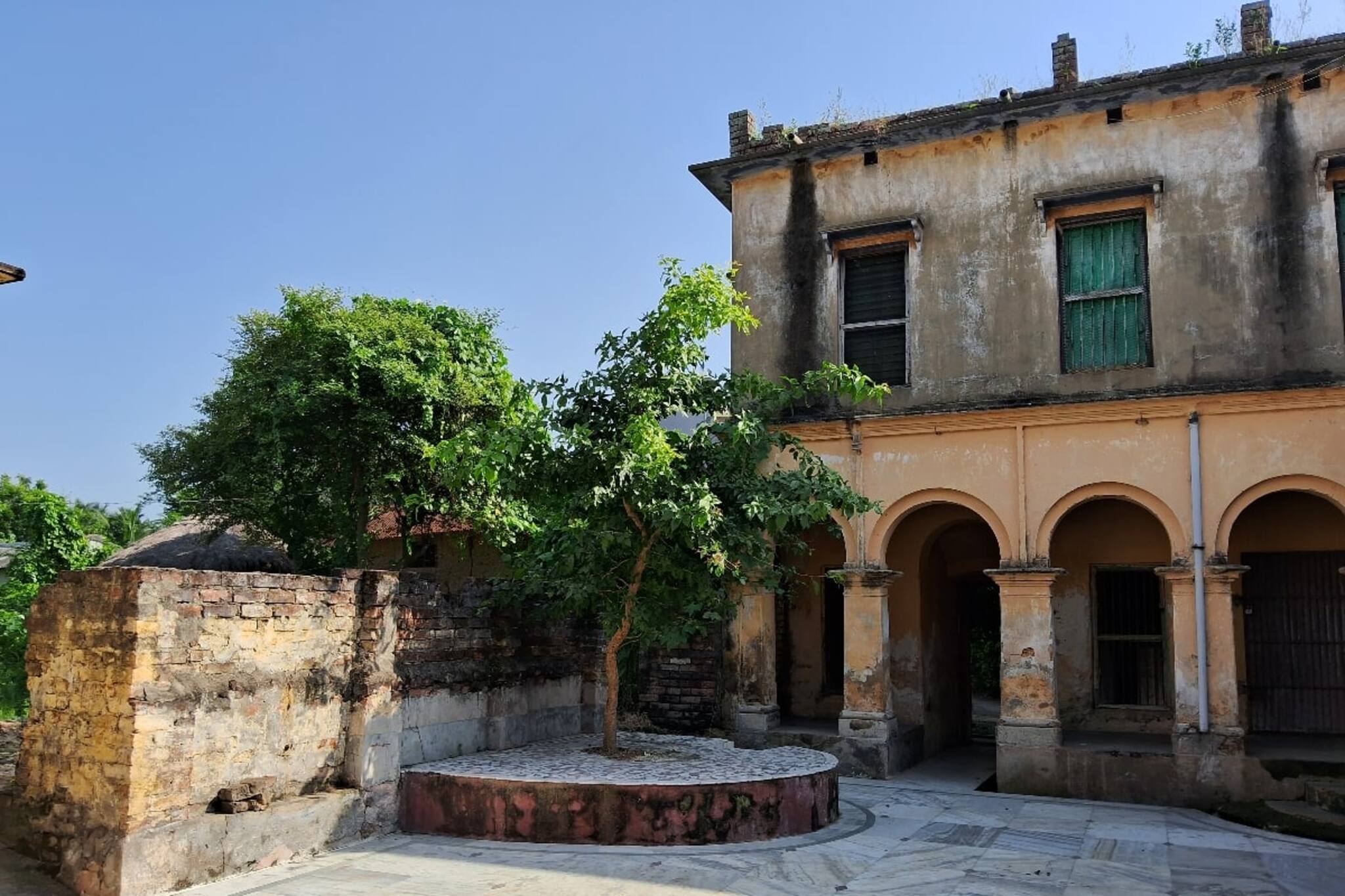 বাগদি পাড়ার বাসিন্দারা ছাড়া এই বনেদি বাড়ির প্রতিমা নিরঞ্জন হয় না