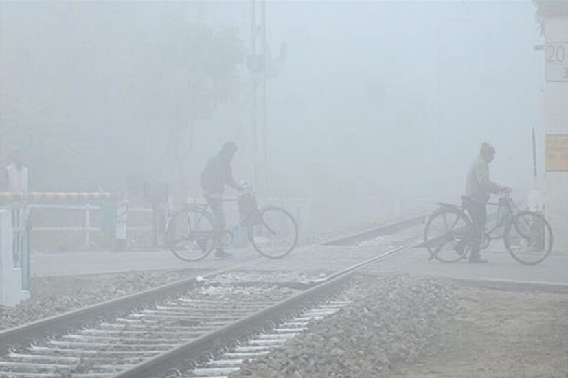 ভারতের আবহাওয়া বিভাগ ১০ এবং ১১ ডিসেম্বর পাঁচটি রাজ্যের বিভিন্ন এলাকায় কুয়াশার সতর্কতা জারি করেছে। আজ পূর্ব উত্তর প্রদেশের বিভিন্ন অংশে ঘন থেকে অতি ঘন কুয়াশা পরিলক্ষিত হয়েছে।