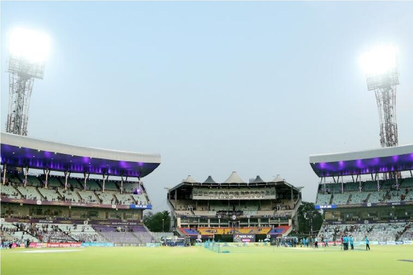 একটা সময় ইডেনে ১ লাখ দর্শক বসে খেলা দেখতে পারতেন। তবে এখন আসন সংখ্যা অনেকটাই কমিয়ে দেওয়া হয়েছে।