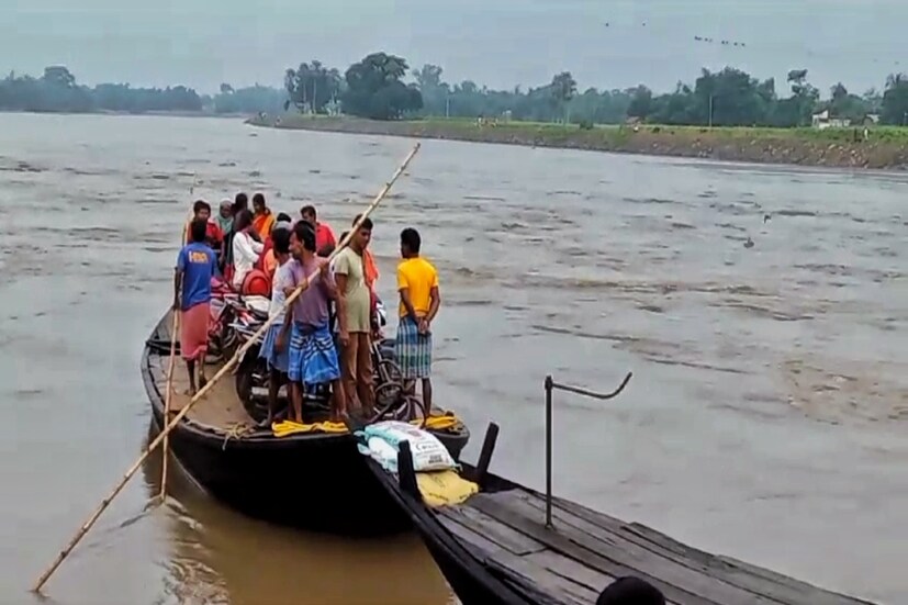 সনাতন ধর্মে স্নানের অনেক গুরুত্ব রয়েছে এবং এর পিছনে আধ্যাত্মিক ও বৈজ্ঞানিক উভয় কারণই গুরুত্বপূর্ণ। সূর্যোদয় ও সূর্যাস্তের সময় স্নানের গুরুত্বের মতো প্রাচীন গ্রন্থে স্নানের সময় ও নিয়মের গুরুত্ব উল্লেখ করা হয়েছে। স্নানের জন্য এই নিয়মগুলি অনুসরণ করে একাধিক সুবিধাও পাওয়া যায়।