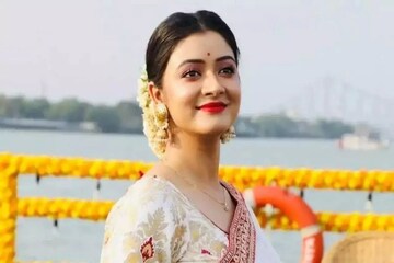 লাল শাড়ি, মানানসই সোনার গয়না, বিয়ে সারলেন অভিনেত্রী শ্রীপর্ণা! হাজির টলিপাড়া লাল শাড়ি, মানানসই সোনার গয়না, বিয়ে সারলেন অভিনেত্রী শ্রীপর্ণা! হাজির টলিপাড়া