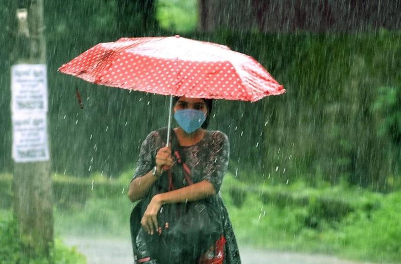 আগামী চার-পাঁচদিনে তামিলনাড়ু, কেরল এবং লাক্ষাদ্বীপের কয়েকটি জায়গার উপর হালকা থেকে মাঝারি বৃষ্টি হতে পারে। বুধবার পর্যন্ত তামিলনাড়ুতে বিক্ষিপ্তভাবে ভারী বৃষ্টি হবে।
