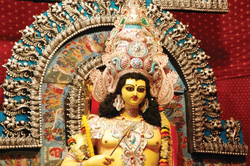 পৌরাণিক দেবতা কার্তিকের আরাধনা করলে পুত্র সন্তান লাভ করা যায় বলেও বিশ্বাস। কার্তিকের আরাধনায় যে শুধুমাত্র পুত্র সন্তান লাভ হয়, তা কিন্তু নয় কথায় আছে, কার্তিক পুজো করলে সংসারের শ্রীবৃদ্ধি হয় এবং আর্থিক দিকেও লাভ হয়।