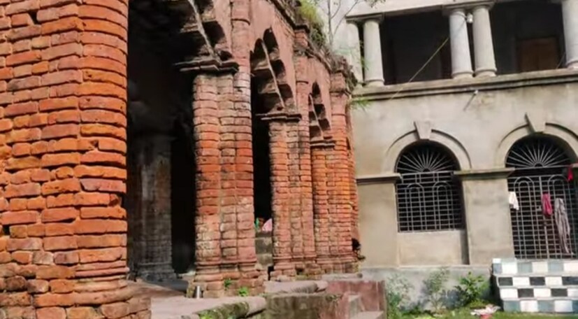 এলাকায় বয়স্ক ব্যক্তিদের অনেকে জানায়, পানিতর গ্রামে কালীভূষণ মুখোপাধ্যায়ের মেজ মেয়ে গৌরীদেবীকে বিয়ে করেছিলেন বিভূতিভূষণ বন্দ্যোপাধ্যায়।(তথ্য ও ছবি: জুলফিকার মোল্যা)