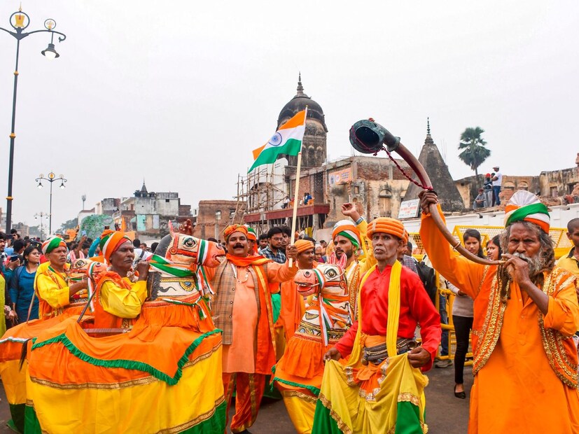 এ বছর অনুষ্ঠানে উপস্থিত ছিলেন রাজ্যের মুখ্যমন্ত্রী যোগী আদিত্যনাথ। 