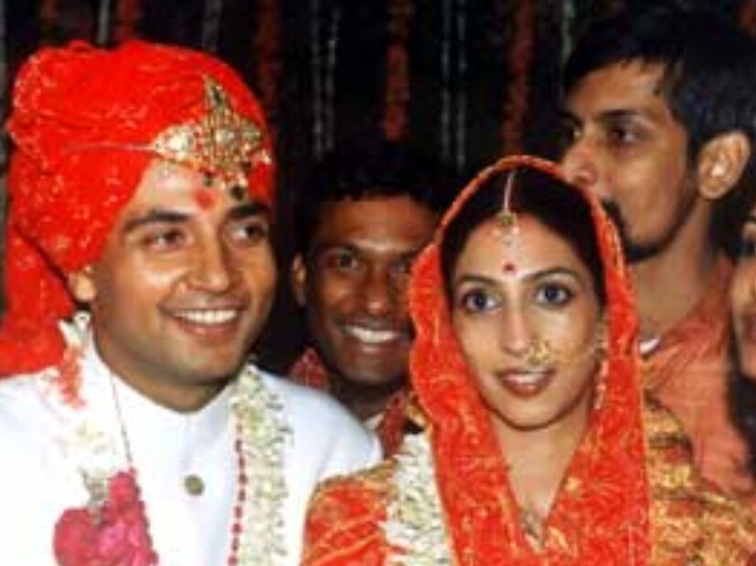 রাজনীতিবিদ জয়া জেটলির মেয়ে অদিতি জেটলিকে বিয়ে করেন অজয় জাদেজা। 