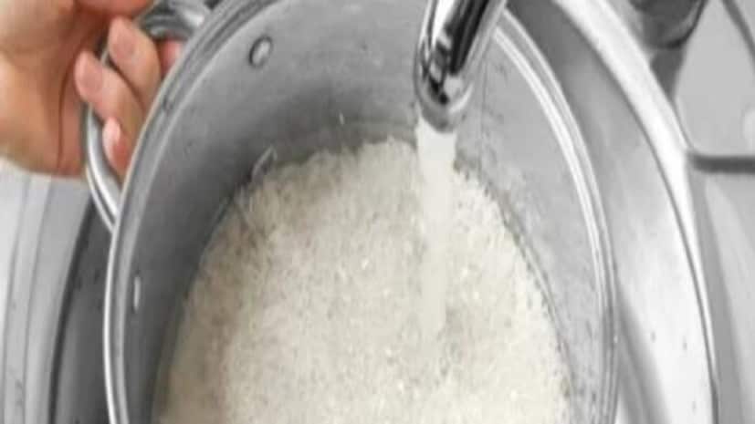একইভাবে কিন্তু বাসমতি এবং বিরিয়ানির মতো অন্যান্য খাবারে ব্যবহৃত লম্বা চাল বেশিক্ষণ ভিজিয়ে রাখা ঠিক নয়। চাল কতক্ষণ ভিজিয়ে রাখতে হবে?