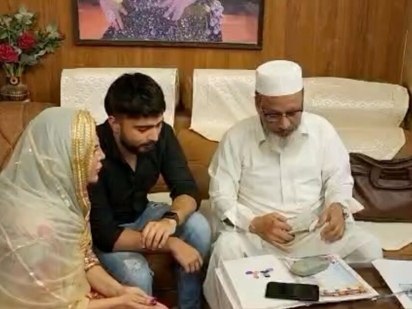 রাখি আরও জানান, যখন তিনি বাড়ি থেকে পালান তখন তার বাবা তাঁর সঙ্গে পরিবার সম্পর্কে রাখেনি। রাখি প্রথমে রিতেশকে বিয়ে করলেও কয়েক মাস ধরে তার স্বামীর নাম গোপন রাখেন। তারপর তাঁর বিবাহ বিচ্ছেদ্য হয়। কিন্তু তারপরে প্রেমে পড়েছিলেন, আদিল খানকে বিয়ে করেন। কিন্তু সেই সম্পর্কও সুখের হয়নি।