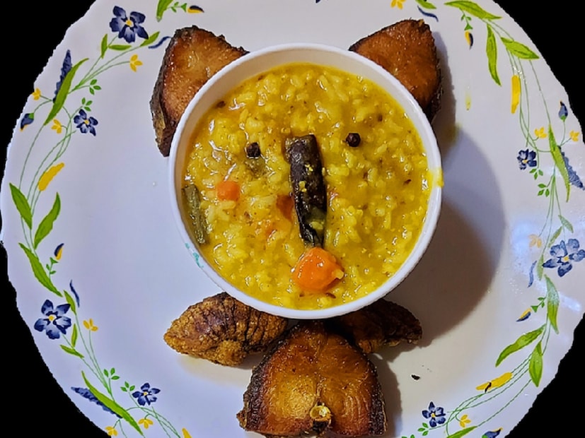 সাধারণত, চাল, ডাল, সবজি দিয়ে তৈরি হয় এই খাবার। তবে বিভিন্ন প্রদেশে বিভিন্ন উপাদান যুক্ত হয় এই খিচুড়িতে। এই বিশেষ পদটিতে যেহেতু নানা রকমের উপাদান মিশে থাকে, তাই এটি পুষ্টিগুণে ভরপুর। খিচুড়ি খেলেই শরীরে শক্তি পাওয়া যায়। অসুস্থদের জন্যও খিচুড়ি পথ্য হিসেবে ব্যবহার করা হয়।