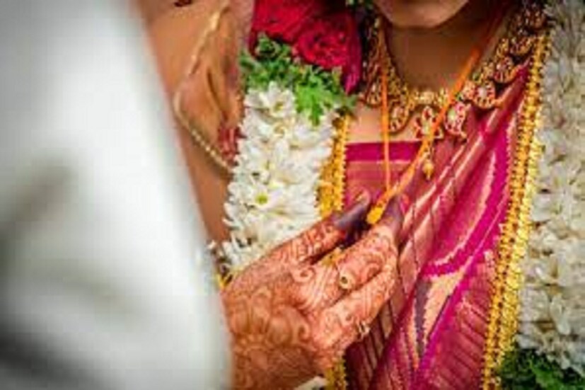 বেনাসরী পরে ট্রাভিস হেডের ছবি সামনে রেখে সিঁথি রাঙিয়েছেন বঙ্গ তনয়া ৷ একটি ভিডিও সোশ্যাল মিডিয়ায় দুর্বার গতিতে ভাইরাল হয়েছে ৷ প্রতীকী ছবি ৷