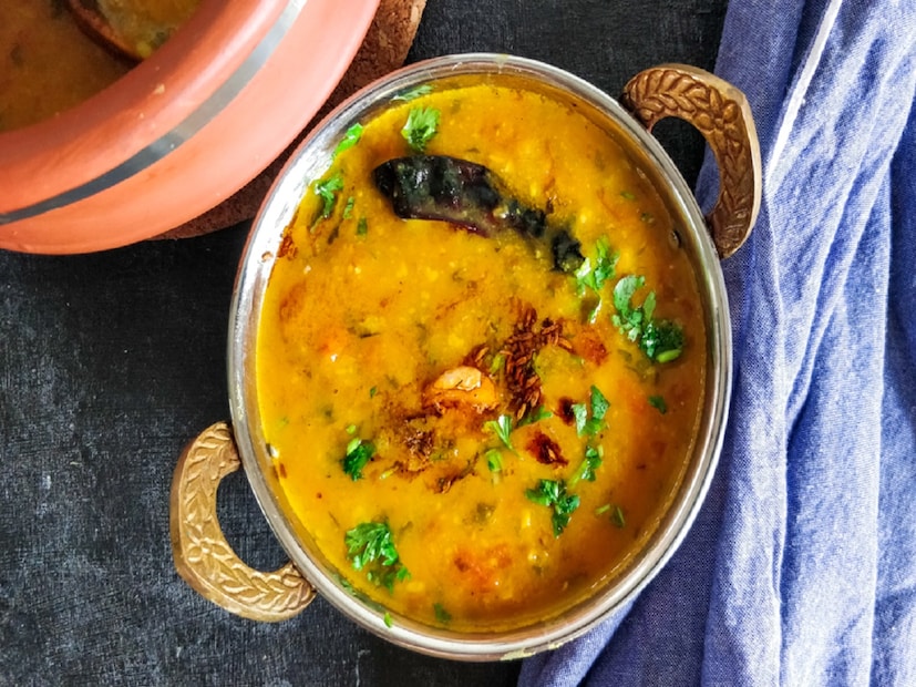 অড়হর ডালে ফাইবারের পরিমাণ বেশি থাকে। ফলে হজমশক্তি ভাল হয়। এছাড়াও, এই ডাল খেয়ে ডায়াবেটিস রোগীরা সুস্থ জীবনযাপন করতে পারেন ও তাঁদের রোগ প্রতিরোধ ক্ষমতা বাড়ে। (Disclaimer: এই প্রতিবেদনটি কেবলমাত্র সাধারণ তথ্যের জন্য, তাই বিস্তারিত জানতে হলে সর্বদা বিশেষজ্ঞের পরামর্শ নিন।)