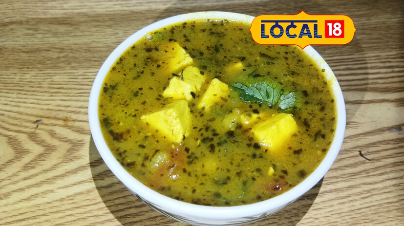 *মটর ডাল এবং আলু একসঙ্গে দিয়ে হলুদ, নুন দিয়ে সিদ্ধ করে নিন। এরপর কড়াইতে তেল গরম হলে দারুচিনি, তেজপাতা, মশলা, পেঁয়াজ বাটা, টমেটো দিয়ে পনির কষিয়ে নিন।