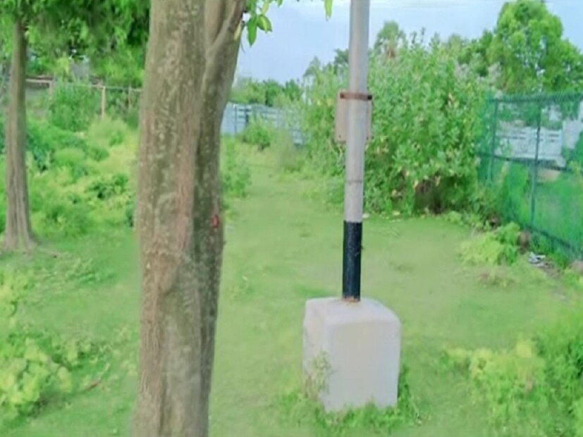 উত্তর ২৪ পরগণা জেলার হাড়োয়া-মিনাখাঁর কুলটি লক গেট। এই কুলটি লক গেট ও বিদ্যাধরীর আশেপাশে ছড়িয়ে ছিটিয়ে আছে অসংখ্য মাছের ভেড়ি ও যাকে কেন্দ্র করে আঁকাবাঁকা সবুজ ঘেরা রাস্তা।