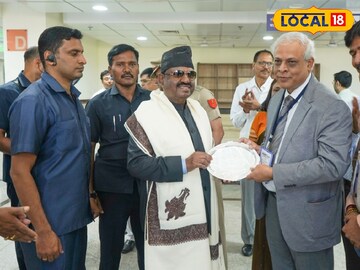 রাজ্যপালের সঙ্গে আইআইটি খড়্গপুরের ডেপুটি ডিরেক্টর রাজ্যপালের সঙ্গে আইআইটি খড়্গপুরের ডেপুটি ডিরেক্টর