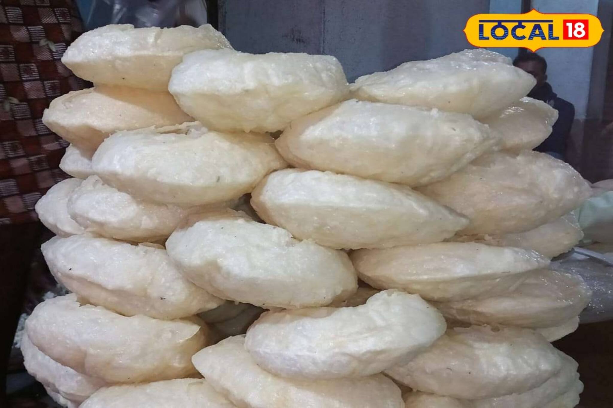 লুচির মতো ফুলকো আর গোল! জনপ্রিয় মিষ্টির নাম ফুলের সঙ্গে মিলিয়ে, কী নাম বলুন?