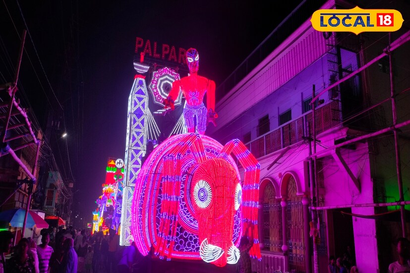প্রথমবার জলের নিচে আরও জ্বলতে দেখেছে মানুষ তাও চন্দননগরের আলোক শিল্পীদের হাতেই তৈরি। চন্দননগরের আলো ছড়িয়ে রয়েছে দেশ পেরিয়ে বিদেশের মাটিতেও। আর জগদ্ধাত্রী পূজা উপলক্ষে সমস্ত ঘরের আলো ফিরে আসে ঘরে। 