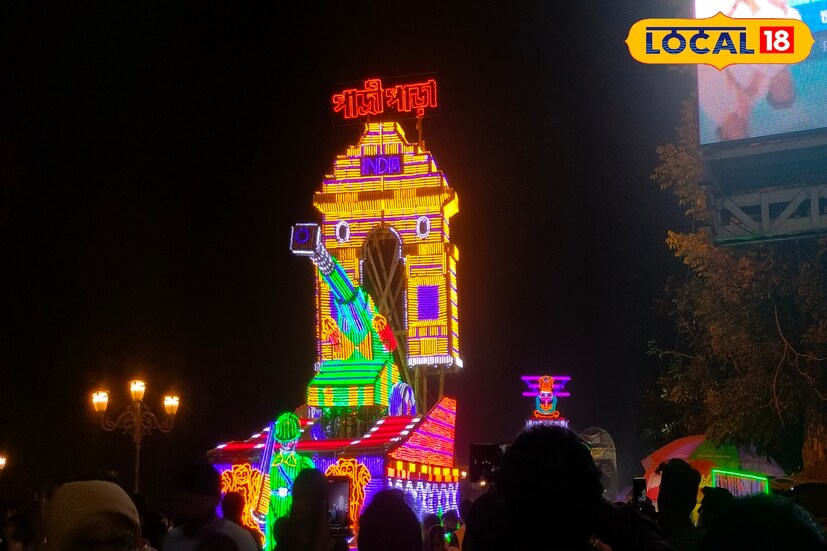 আলোর বিভিন্ন ট্যাবলো তৈরি করে শোভাযাত্রায় অংশগ্রহণ করেন বারোয়ারি পূজা গুলি। যে আলোর খেলা দেখার জন্য জেলা তথা জেলার বাইরে থেকে প্রচুর মানুষ আসেন চন্দননগরের জগদ্ধাত্রী ঠাকুরের বিসর্জন শোভাযাত্রা দেখার জন্য। 