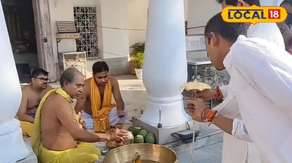 উত্থান একাদশীতে ছোট মদনমোহনের স্নান উত্থান একাদশীতে ছোট মদনমোহনের স্নান