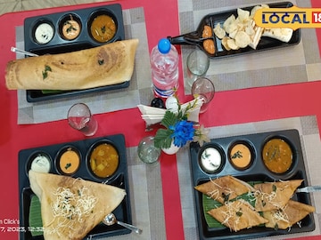 টেবিলে