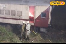 আরামবাগে দাউ দাউ করে জ্বলছে  লাইনচ্যুত ট্রেন, ভিড় করে দেখছে মানুষ 