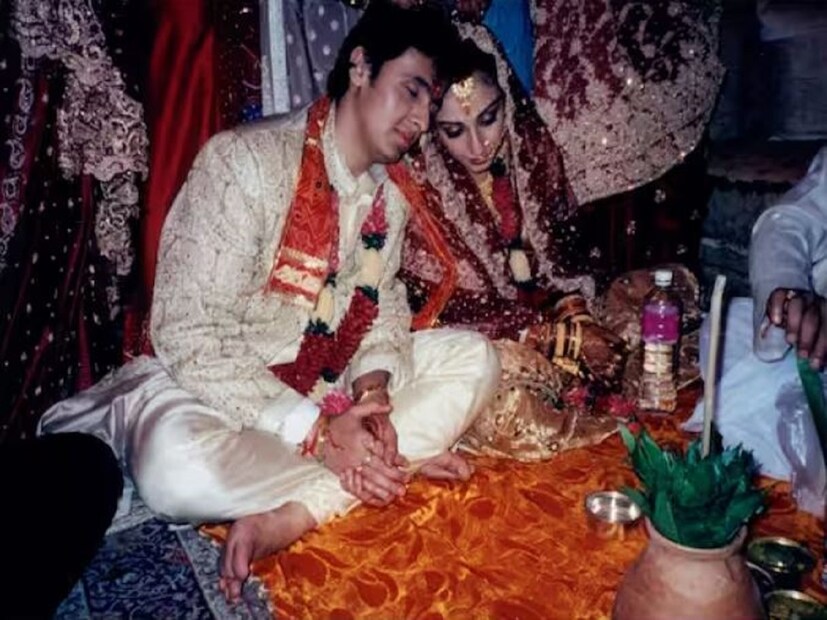 একটি অনুষ্ঠানে গিয়ে আলাপ হয়েছিল তাঁদের। প্রথম দেখাতেই বাঙালি কন্যা মধুরিমাকে সোনুর ভাল লেগেছিল বলে জানা যায়।