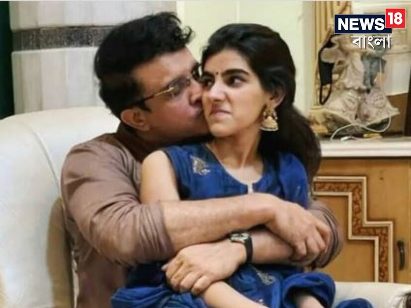 দাদা ও সানা-র বন্ডিং খুবই দারুণ৷ মেয়ের অ্যাচিভমেন্টও দাদা নিয়মিত পোস্ট করেন৷ আর লন্ডনেও নিয়মিত যান মেয়ের কাছে৷ Photo Courtesy- Instagram 