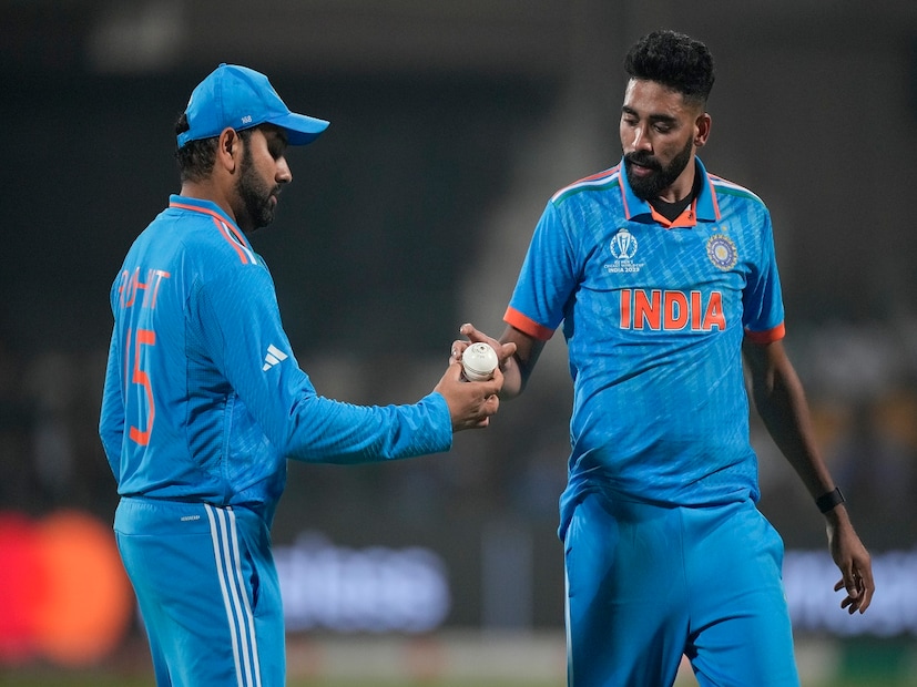 বাউন্ডারি রোপের ধারেও তিনি বেশ কিছুক্ষণ বসে থাকেন তারপর গিয়ে বসেন ডাগআউটে৷ Photo- AP