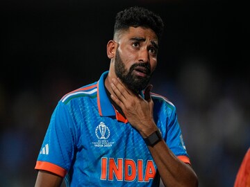 গলায় লাগল সজোরে বল, মুখে যন্ত্রণার চরম ছাপ, তারপর, লেটেস্ট আপডেট