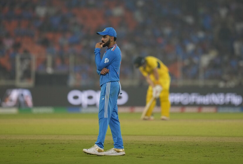 এর অর্থ হল, গত এক বছর ধরে তাঁরা টি২০ দলের বাইরে রয়েছেন। এদিকে কোচ রাহুল দ্রাবিড়ের মেয়াদও শেষ হয়েছে। ফলে অস্ট্রেলিয়ার বিরুদ্ধে এই সিরিজে কোচের পদে যোগ দিচ্ছেন ভিভিএস লক্ষ্মণ। হার্দিক পাণ্ডিয়ার অধিনায়কত্বের জোরেই একের পর এক টি২০ আন্তর্জাতিক সিরিজ খেলছে ভারতীয় দল। এই পরিস্থিতিতে পরের বছর অনুষ্ঠিত হতে চলা টি২০ বিশ্বকাপের অধিনায়কের দায়িত্বও তিনিই পাবেন বলে জল্পনা। কারণ আইপিএল-এ অধিনায়ক হিসেবে হার্দিকের রেকর্ডও বেশ ভাল। রোহিত শর্মা এবং বিরাট কোহলি ছাড়াও আর অশ্বিন, শার্দুল ঠাকুর এবং কেএল রাহুলের সুযোগ পাওয়ার সম্ভাবনা খুবই কম। Photo: AP