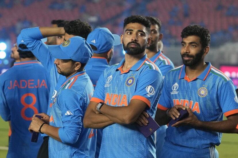 বাকি সিনিয়র খেলোয়াড়দের বিশ্রামে পাঠানো হয়েছে। আর পরের বছর অনুষ্ঠিত হতে চলা টি২০ বিশ্বকাপে নতুন খেলোয়াড়দের সুযোগ দেওয়ার ইঙ্গিতও রয়েছে এর মধ্যে। অর্থাৎ আর মাত্র সাত মাস পরেই আরও একটা বিশ্বকাপ অনুষ্ঠিত হবে। ২০২৪ সালের জুন মাসে ওয়েস্ট ইন্ডিজ এবং আমেরিকায় টি২০ বিশ্বকাপ আয়োজন করেছে আইসিসি। বিশ্বকাপ ২০২৩-এ অংশগ্রহণকারী বেশিরভাগ খেলোয়াড় আইসিসি-র এই টুর্নামেন্টে সুযোগ না-ও পেতে পারেন। গত বছরের নভেম্বর মাসের পরে অধিনায়ক বিরাট কোহলি এবং রোহিত শর্মা টি২০ আন্তর্জাতিক ম্যাচ খেলেননি। Photo: AP