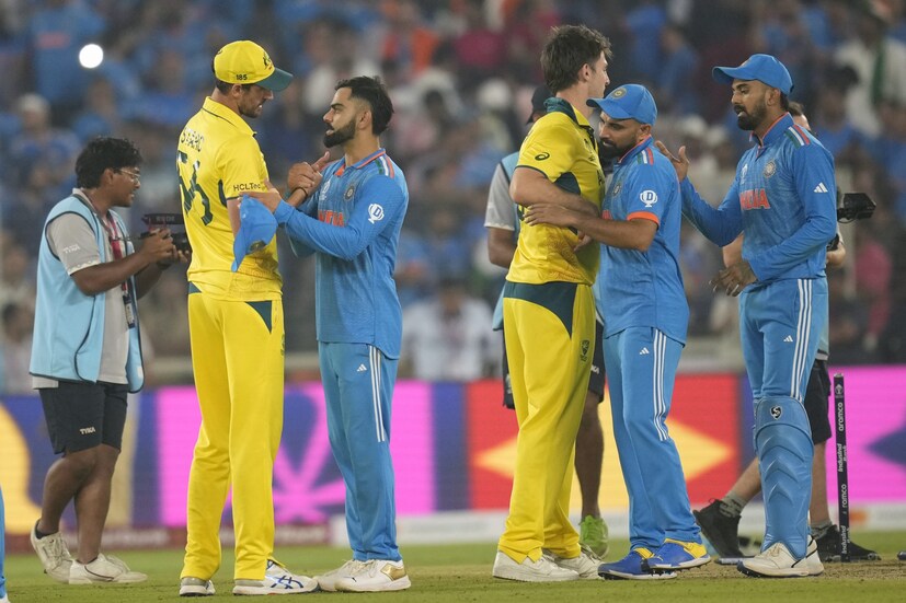 ভারতীয় দর্শকদের সামনে আর সুযোগ মিলবে না: টিম ইন্ডিয়ার অধিনায়ক রোহিত শর্মার এখন বয়স ৩৬ বছর। ৮ বছর পর ২০৩১-এ ভারত-বাংলাদেশ যৌথভাবে বিশ্বকাপের আয়োজন করবে। সেই সময় রোহিতের বয়স হবে ৪৪ বছর। ৫০ ওভারের ওয়ান ডে খেলা তাঁর পক্ষে অসম্ভব। বিরাট কোহলি এই মাসেই ৩৫ পূর্ণ করলেন। Photo: AP